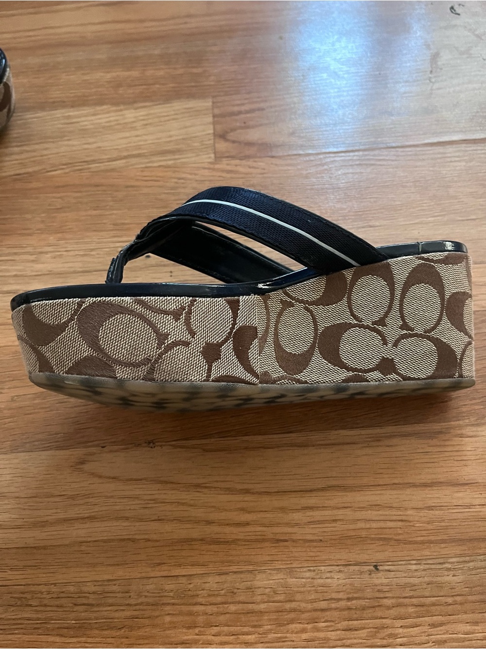 Coach Black Patent Leather Logo Wedge Thong Sandals with Monogram Platform - Picture 5 of 7